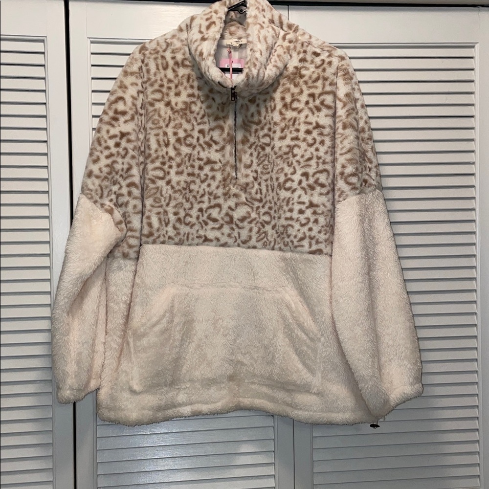 NWT! Entro Tan and Cream Patterned Fleece Pullover, XL